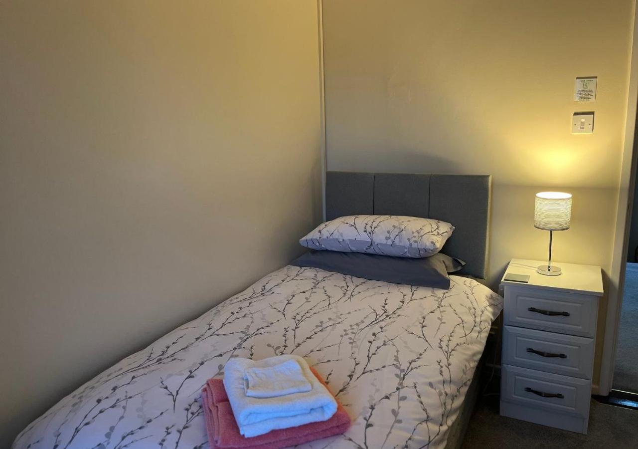 3 Bedroom Apartment, Ballymena, The Wee Stop Gap Ngoại thất bức ảnh